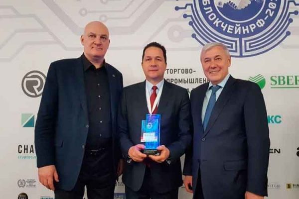 Венесуэльская криптовалюта El Petro получает премию Сатоши Накамото в России
