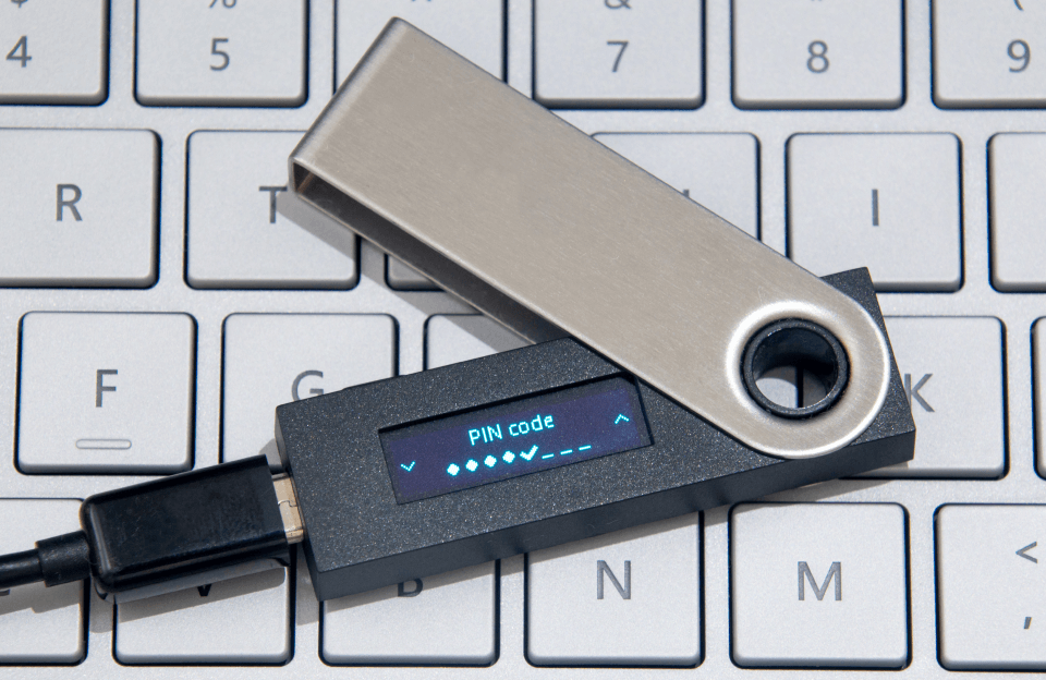 Аппаратный кошелек Ledger